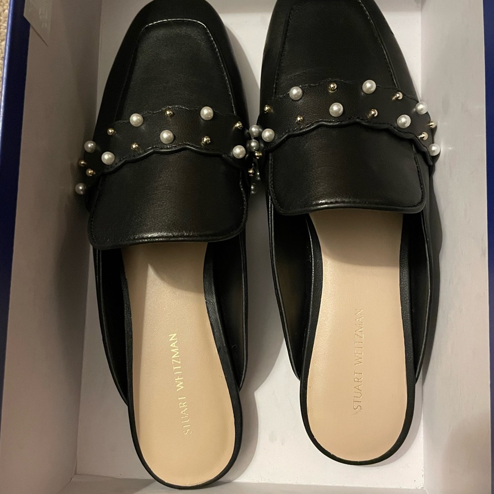⭐️NEVER WORN Stuart Weitzman Mules 7.5